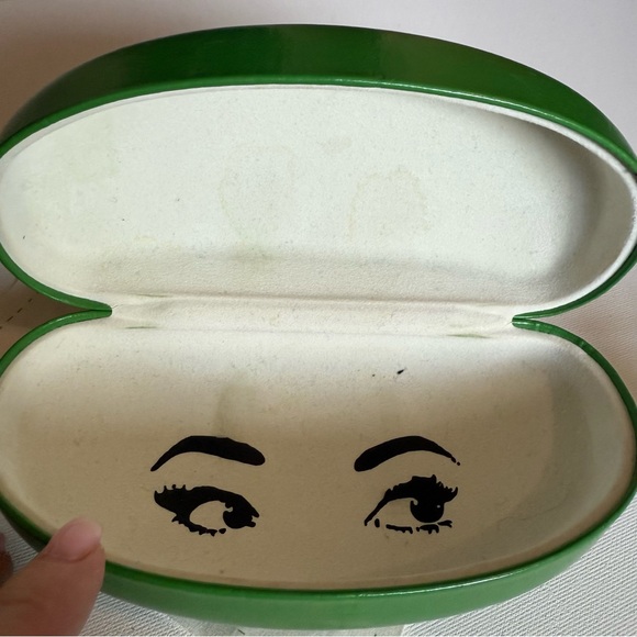 Kate Spade Green Sunglasses with case and cleaning towel 140 mark sctatched - Picture 6 of 15